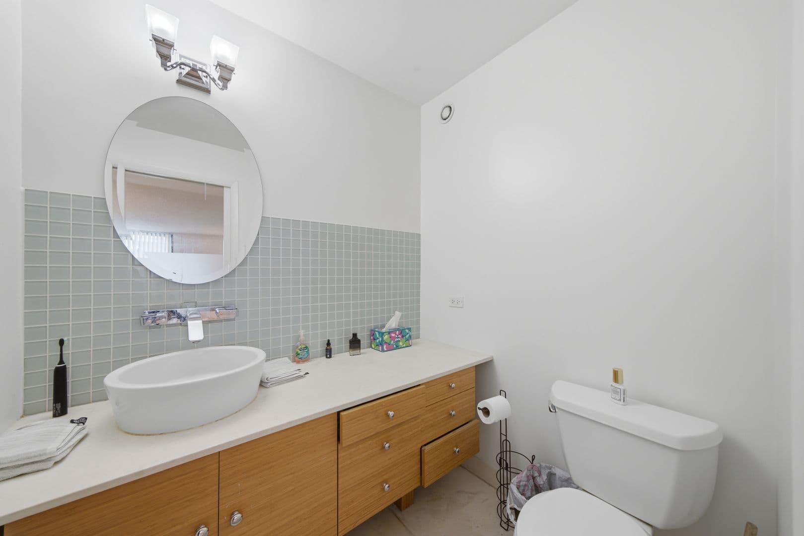 Chicago House: 70 W Huron St - 502
