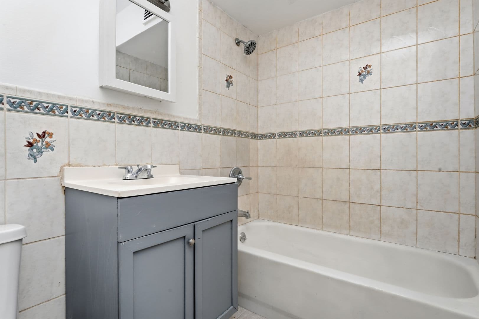 Chicago Apartment: 7801 S South Shore Dr