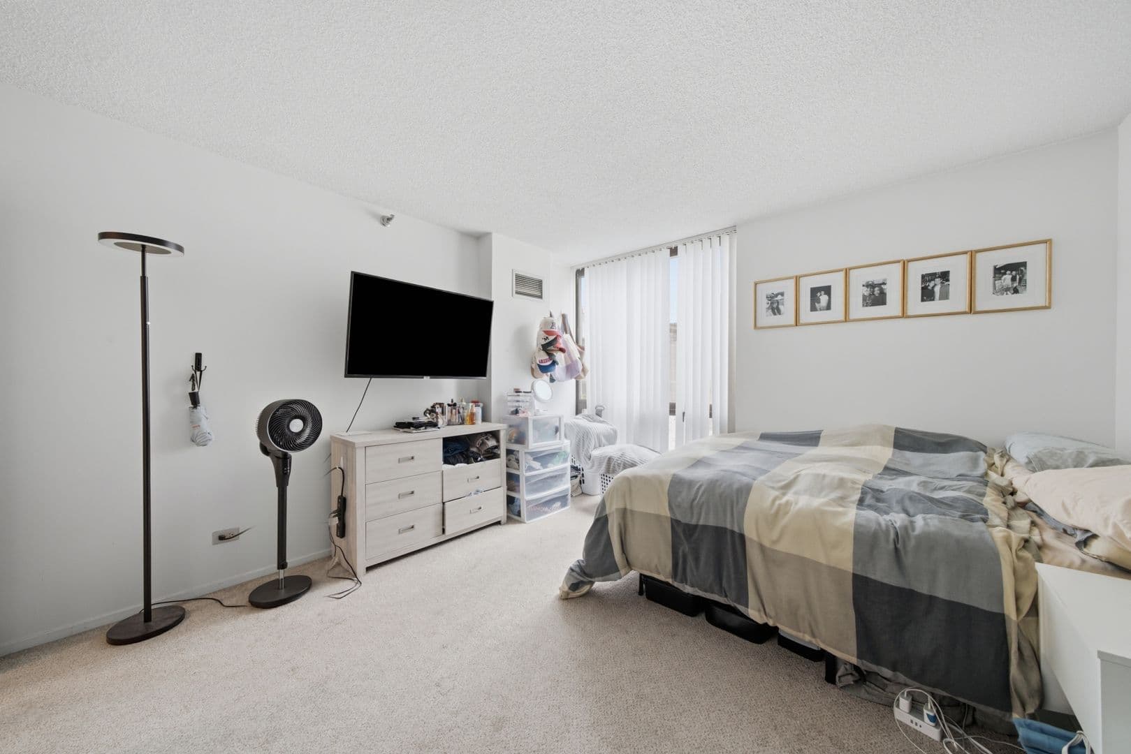Chicago House: 70 W Huron St - 502