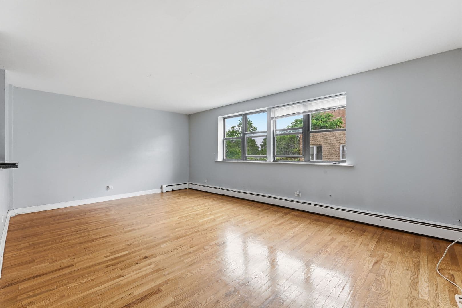 Chicago Apartment: 7801 S South Shore Dr