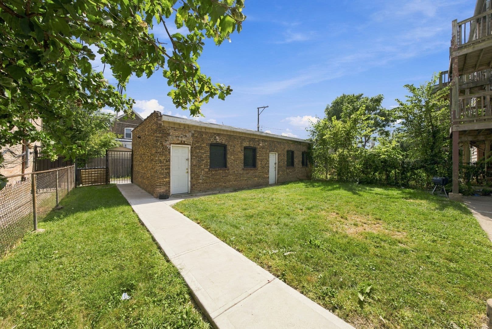 Chicago Apartment: 8007 S Carpenter St