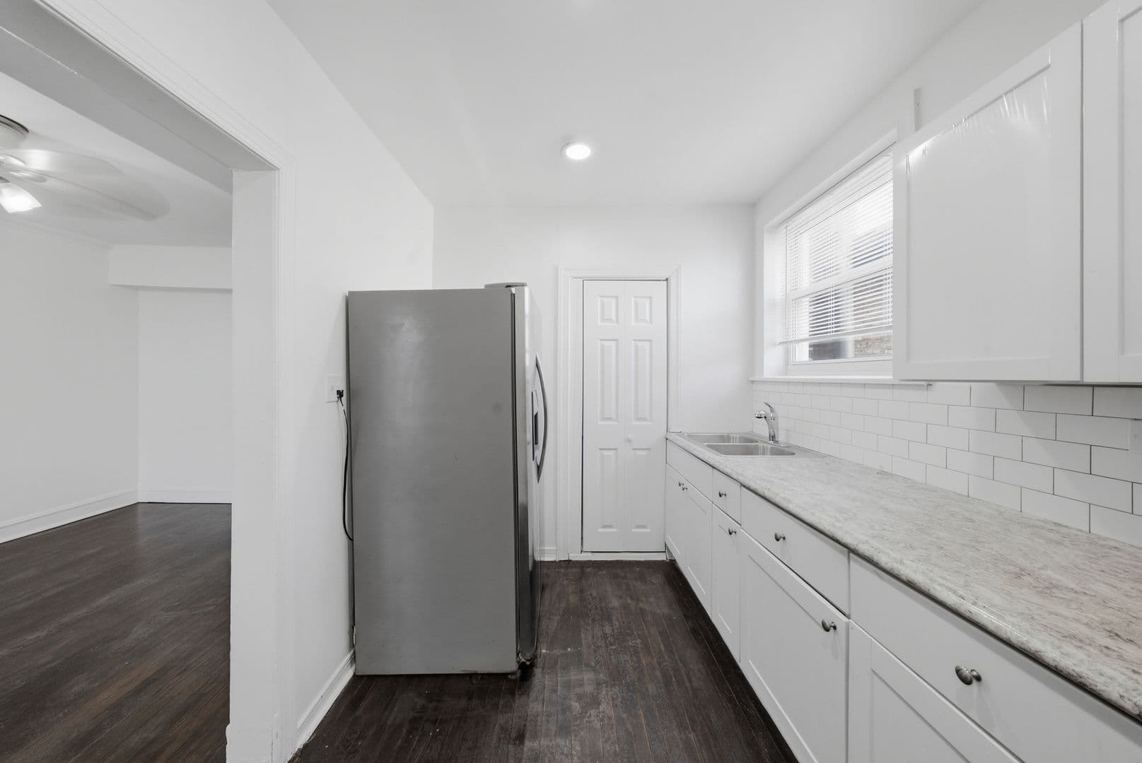 Chicago Apartment: 8007 S Carpenter St