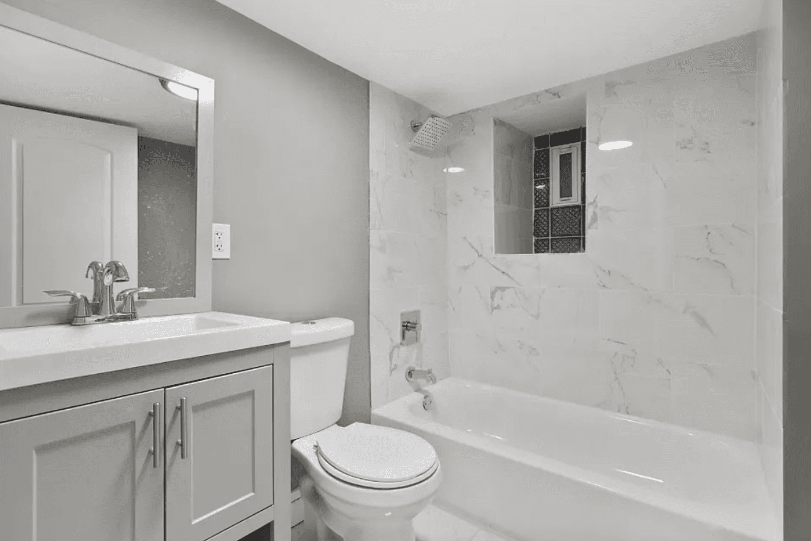 Chicago Apartment: 6618 S Maryland Ave
