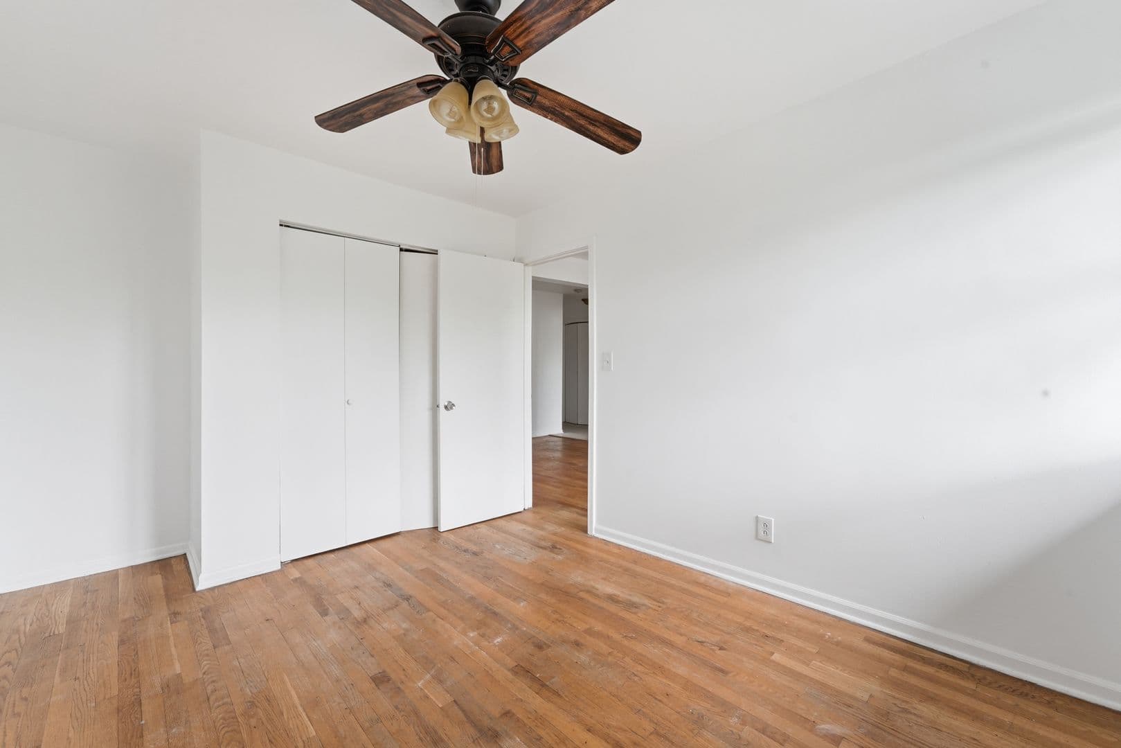 Chicago Apartment: 7801 S South Shore Dr