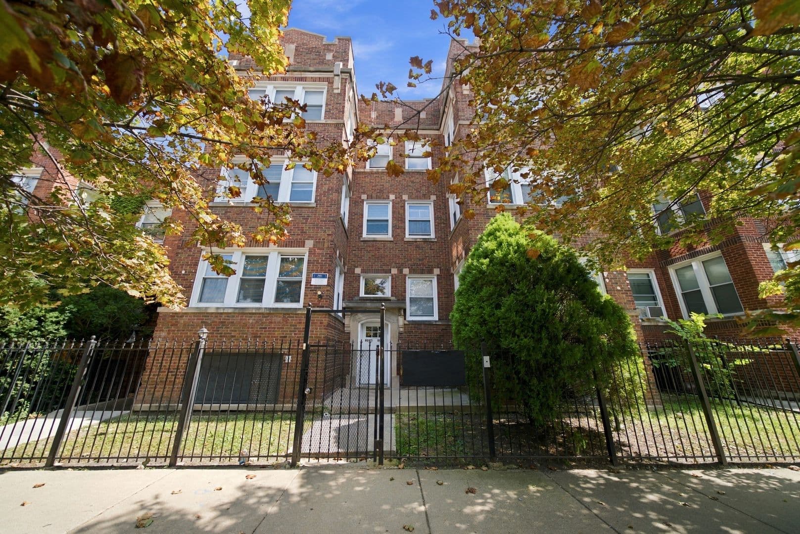 Chicago Apartment: 8007 S Carpenter St