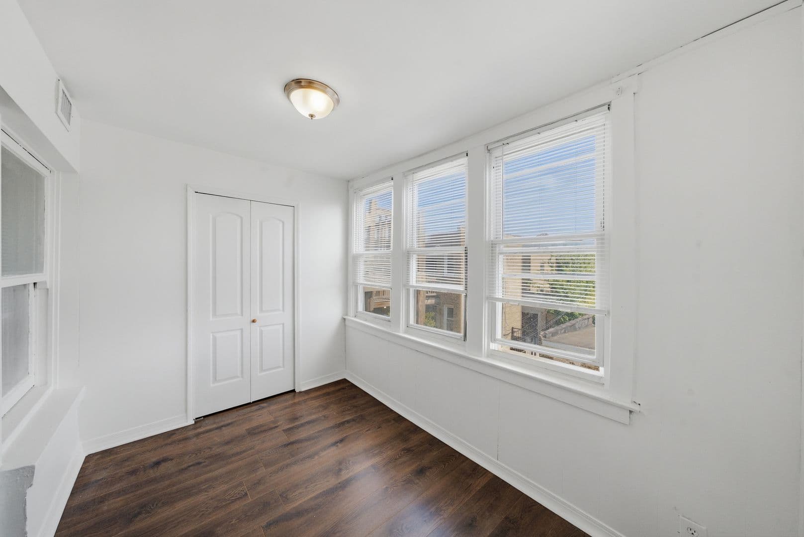 Chicago Apartment: 8007 S Carpenter St