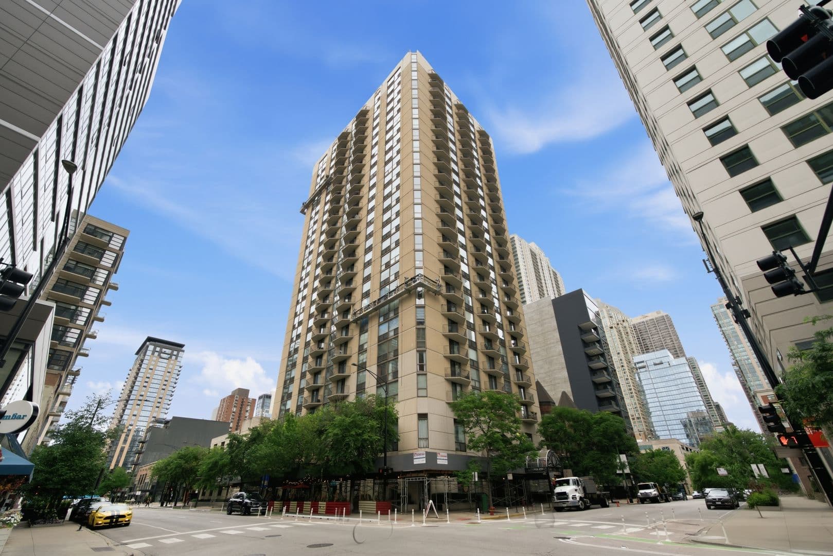 Chicago House: 70 W Huron St - 502