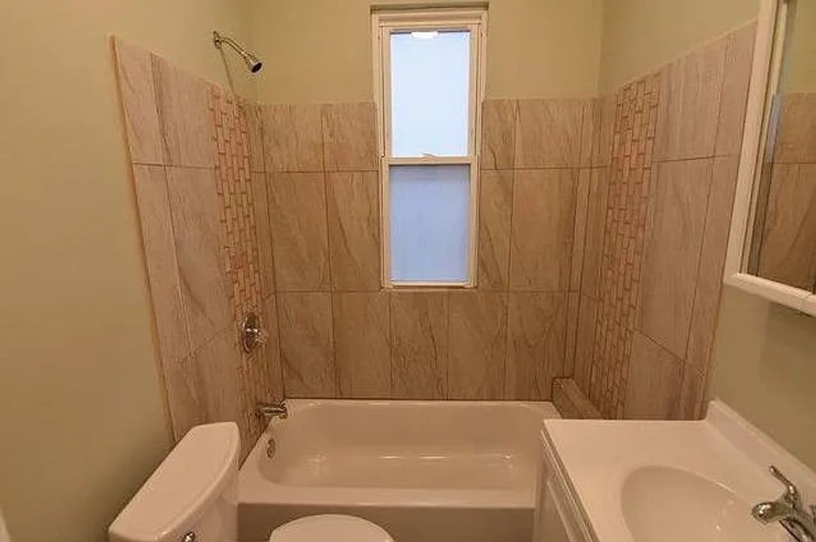 Chicago Apartment: 5318 W Monroe St