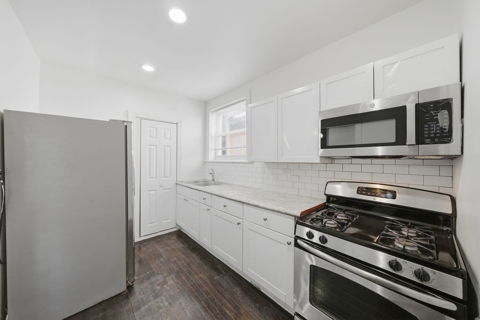 Chicago Apartment: 8007 S Carpenter St