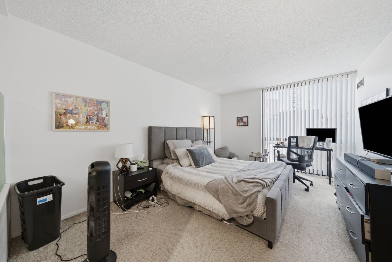 Chicago House: 70 W Huron St - 502
