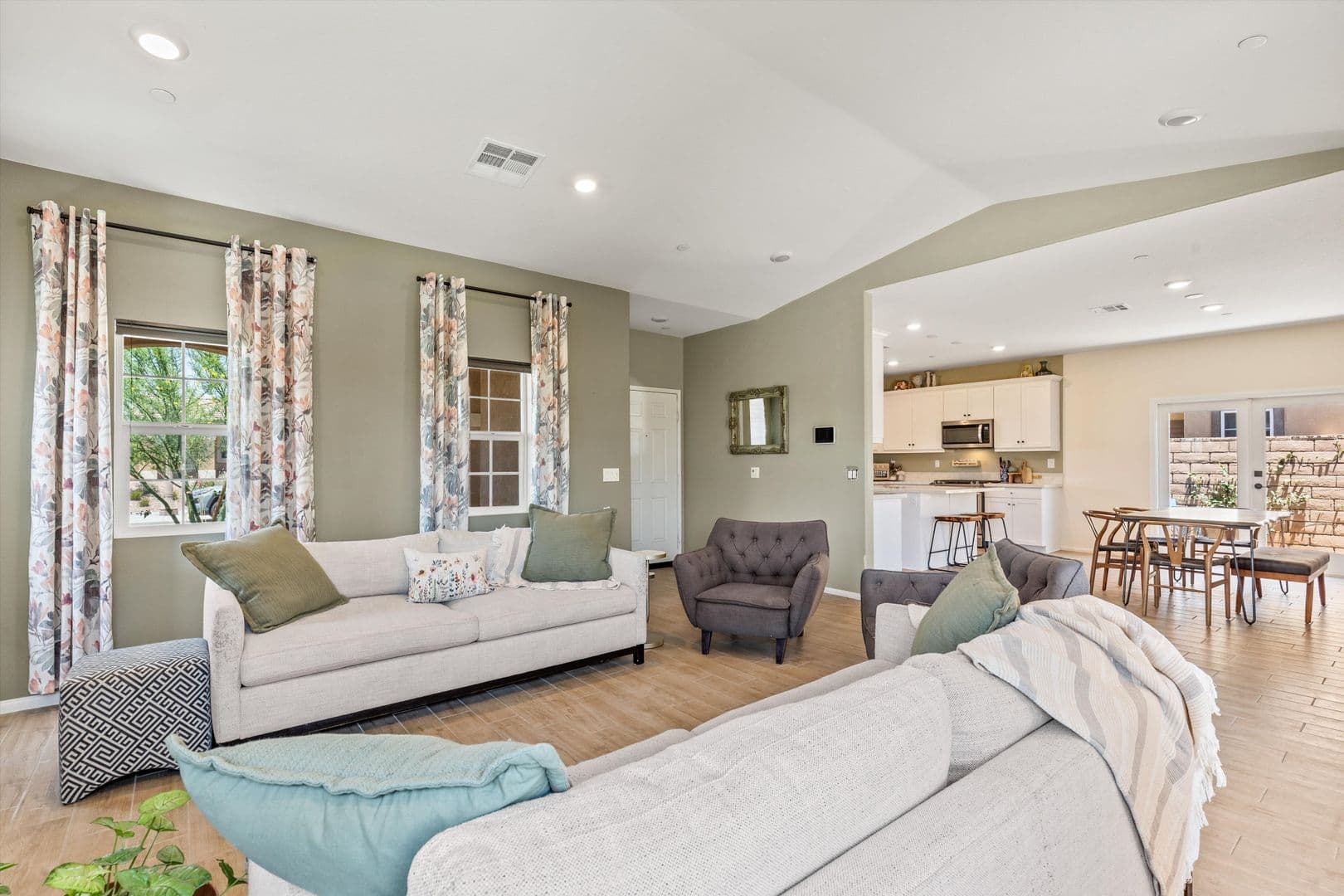 Catheral City House: 67353 Rio Naches Rd