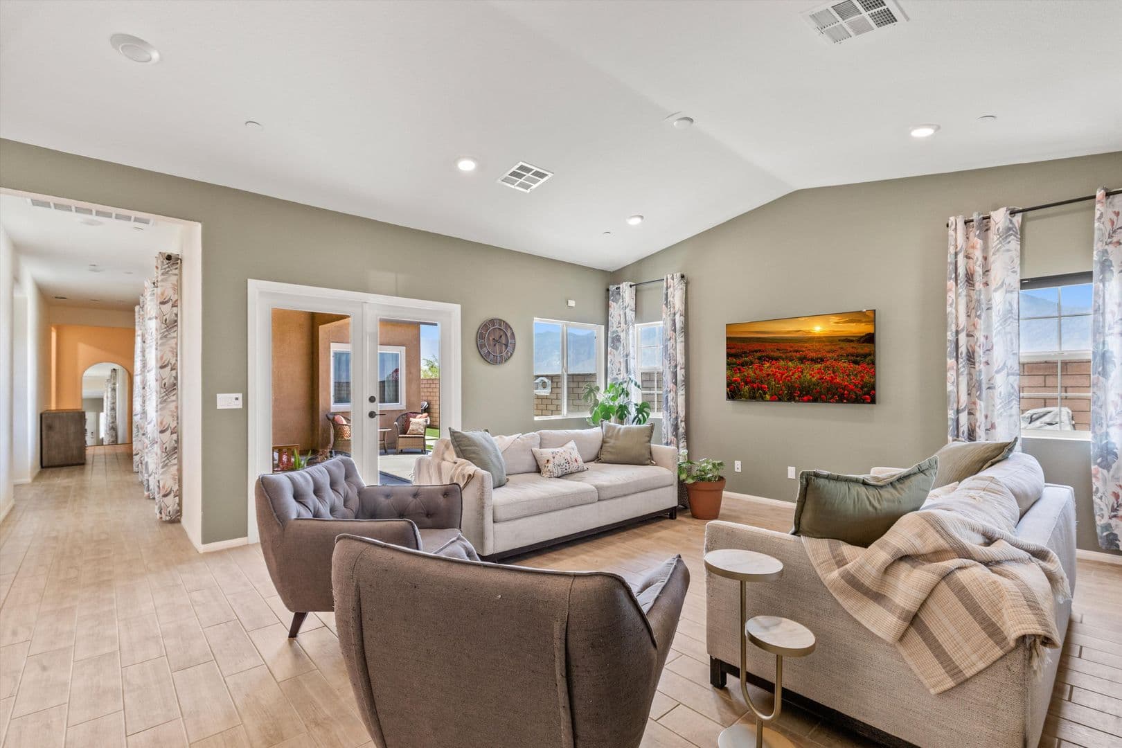 Catheral City House: 67353 Rio Naches Rd
