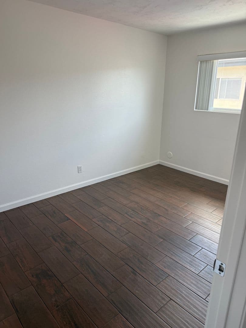 Lakeside Apartment: 12628 Laurel St
