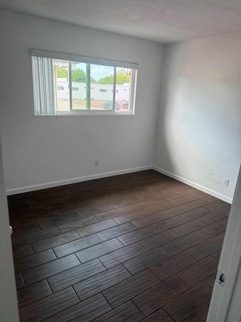 Lakeside Apartment: 12628 Laurel St