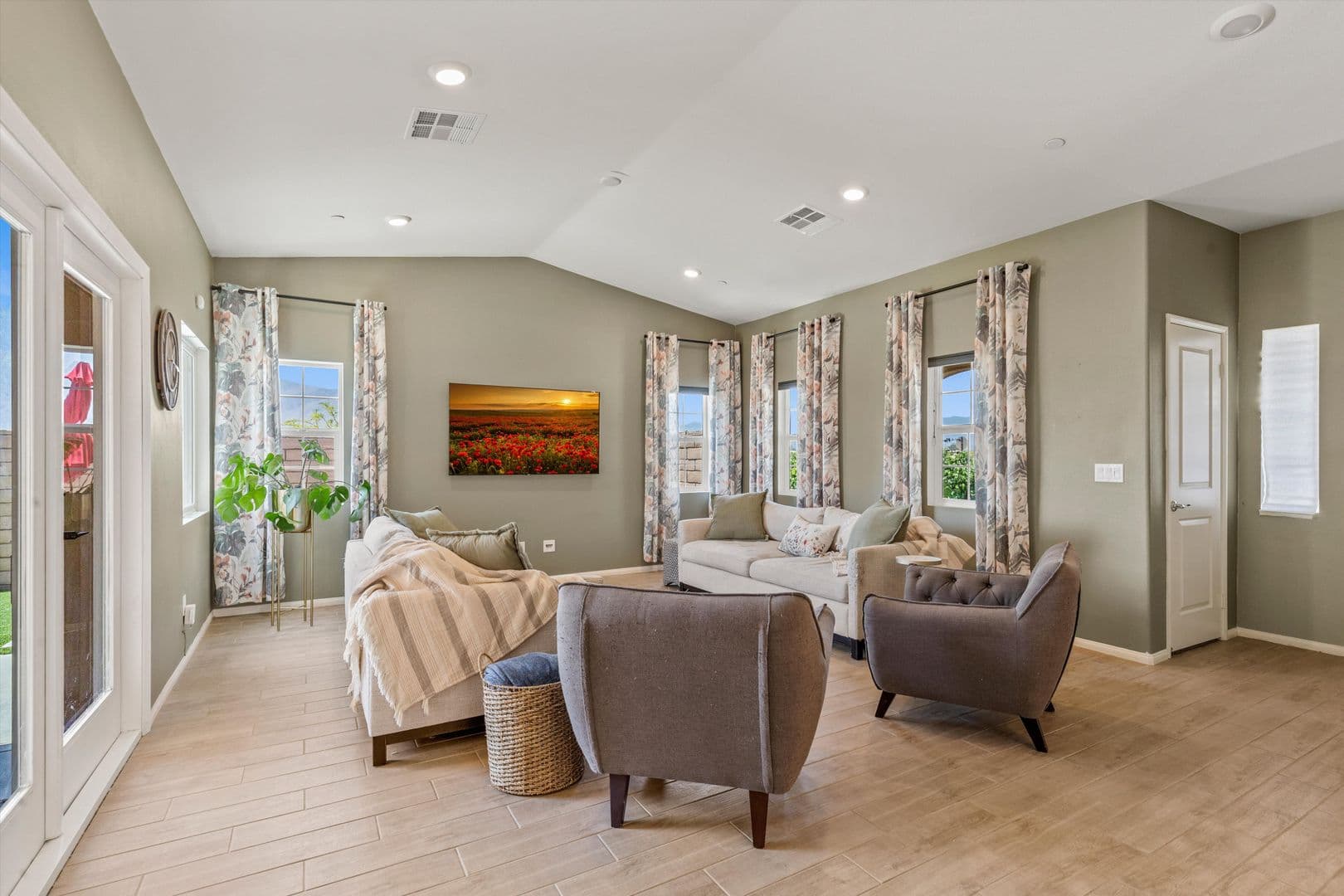 Catheral City House: 67353 Rio Naches Rd