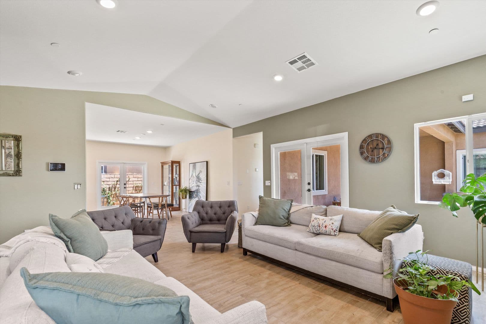 Catheral City House: 67353 Rio Naches Rd