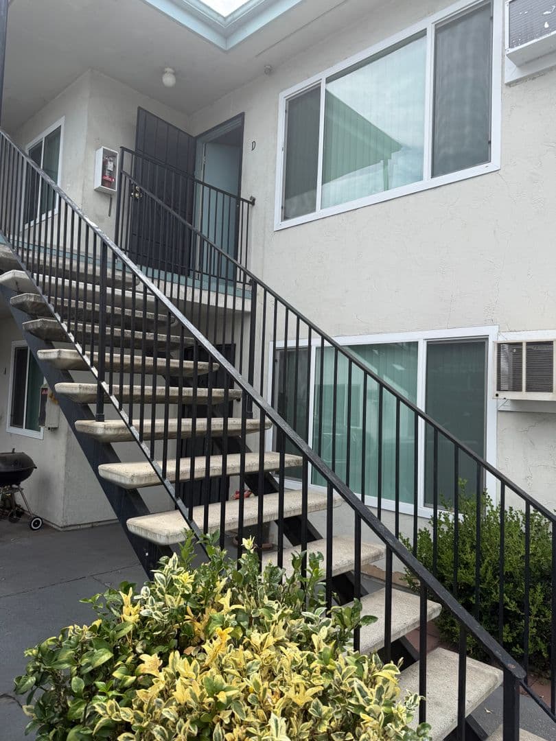 Lakeside Apartment: 12628 Laurel St