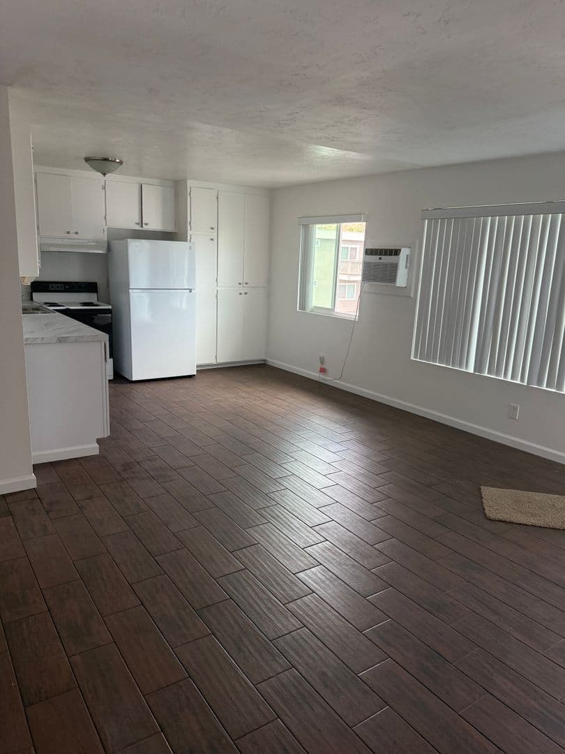 Lakeside Apartment: 12628 Laurel St