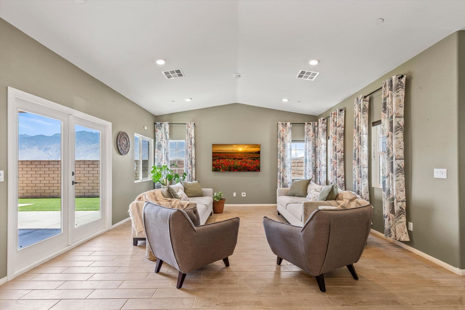 Catheral City House: 67353 Rio Naches Rd