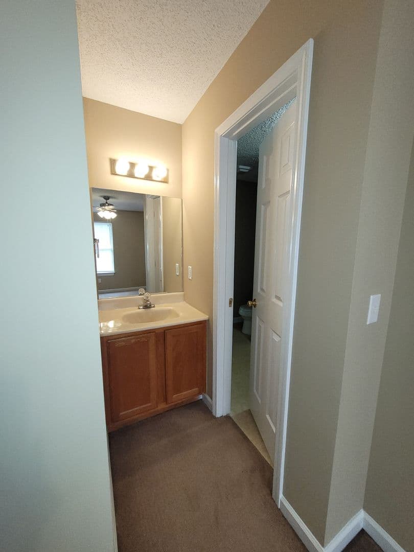 Athens Apartment: 121-123 Mario Circle
