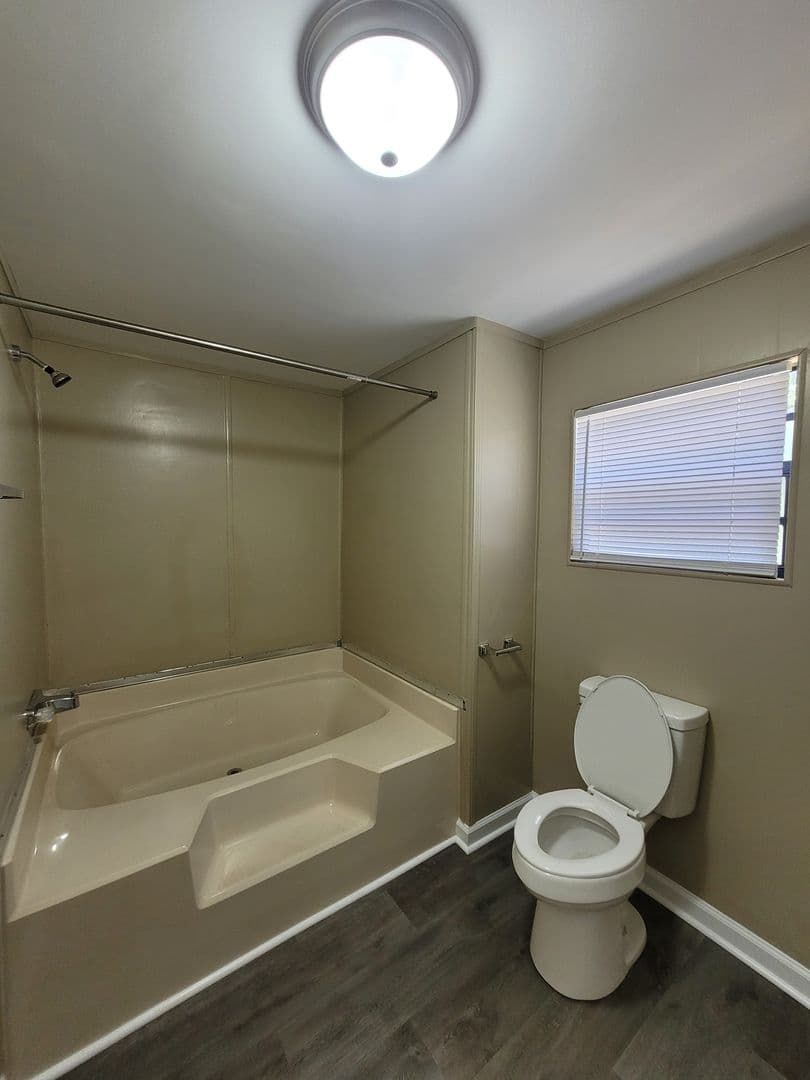 Hartwell House: 462 Pineywoods Drive