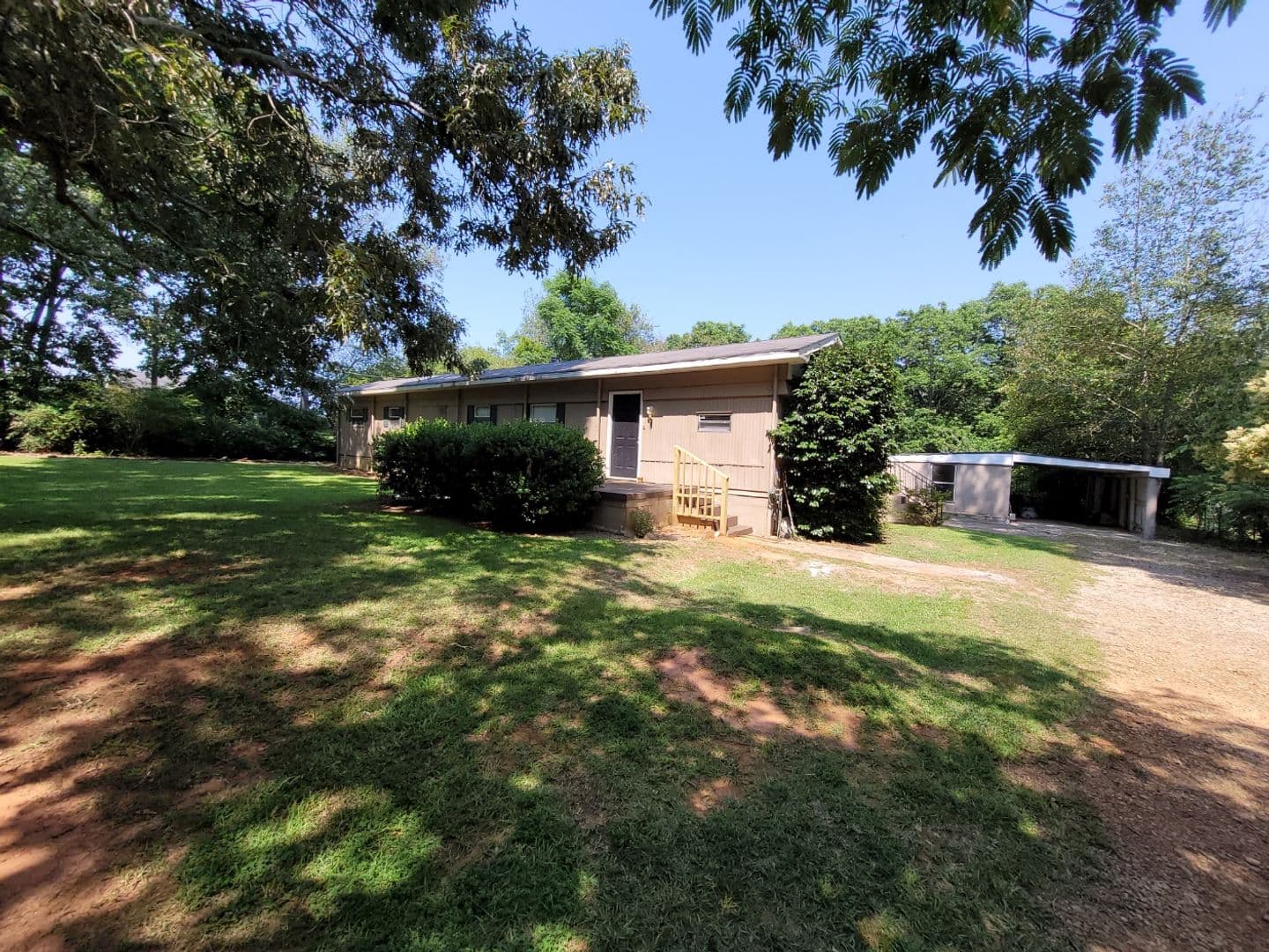 Hartwell Apartment: 156 Norman Road