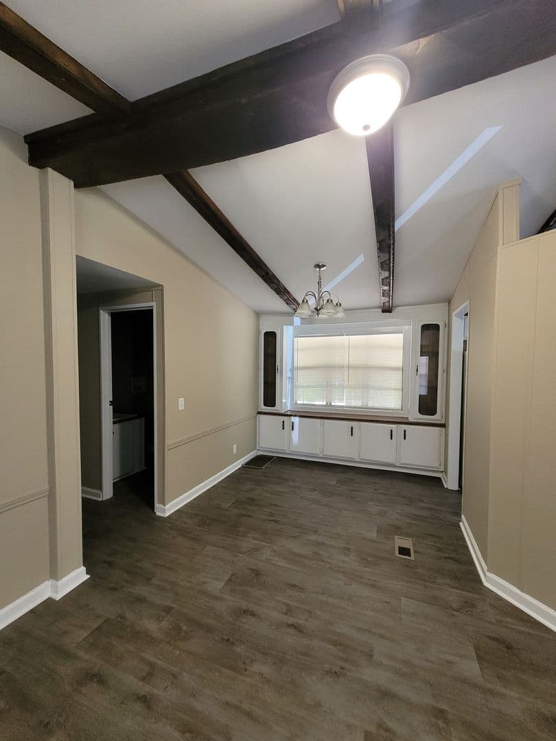 Hartwell House: 462 Pineywoods Drive