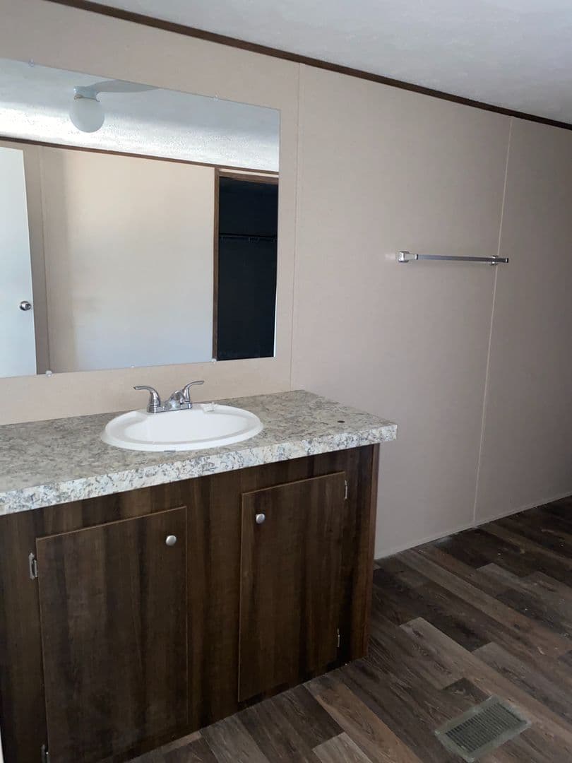 Colbert Apartment: 174 Valley Road