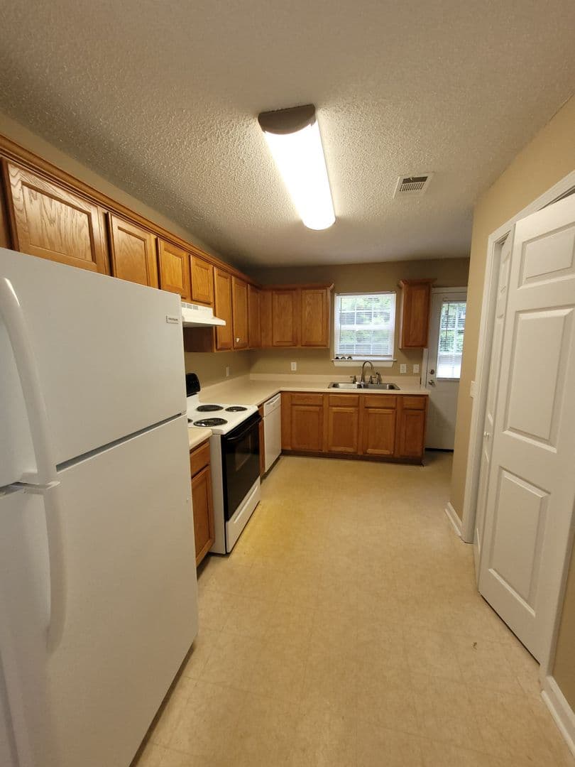 Athens Apartment: 121-123 Mario Circle