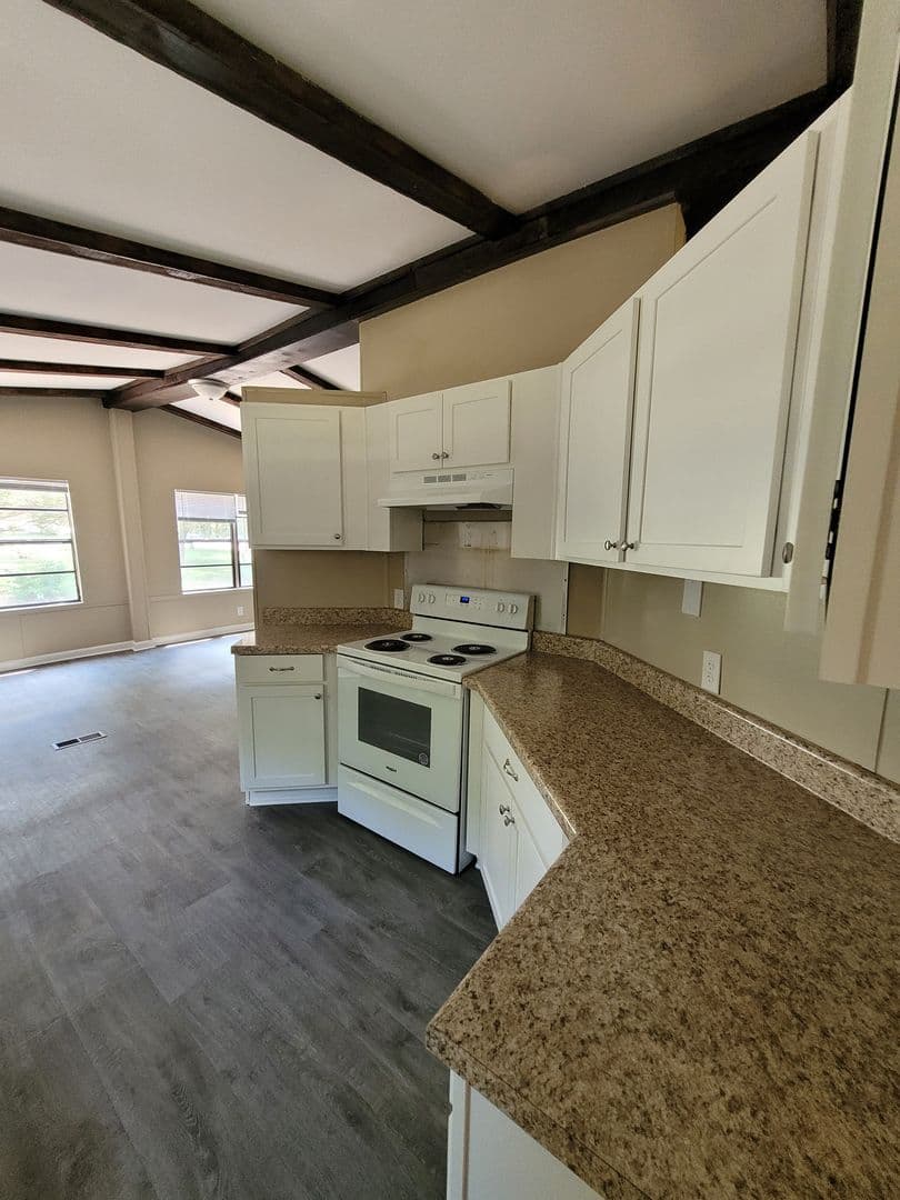 Hartwell House: 462 Pineywoods Drive