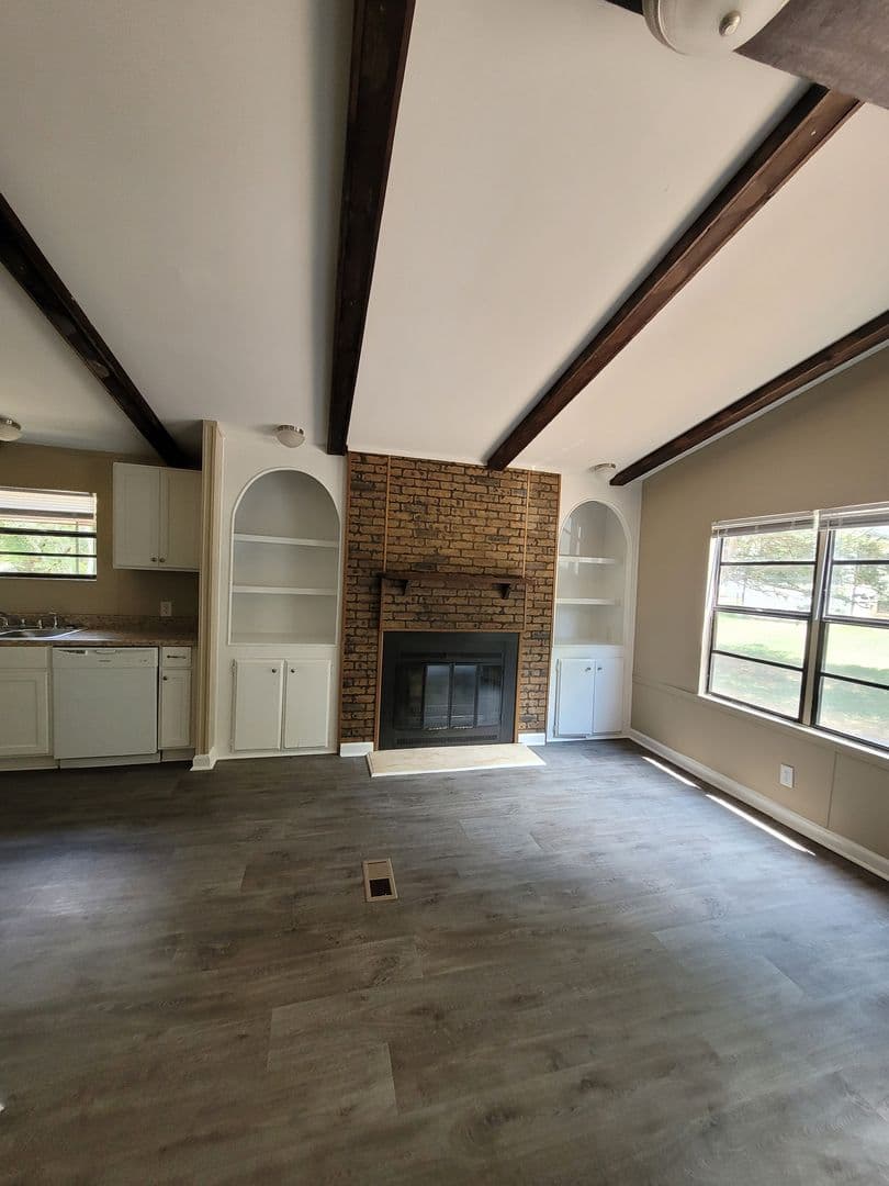 Hartwell House: 462 Pineywoods Drive