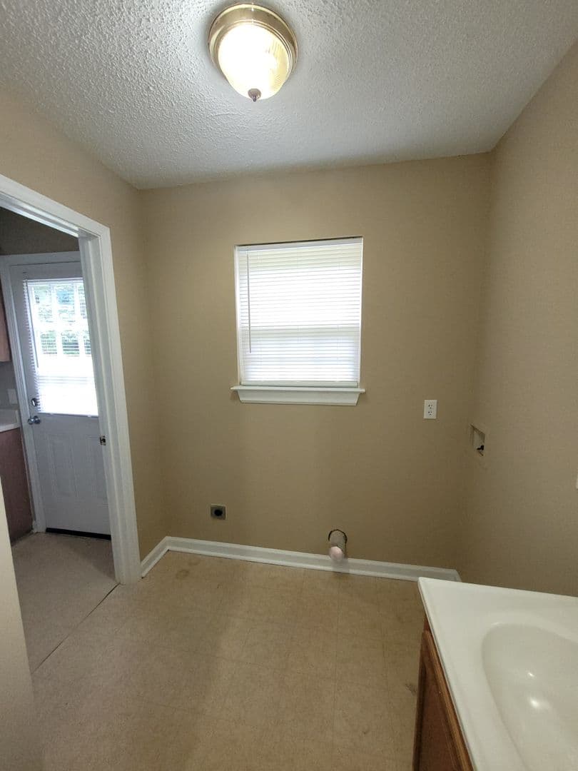 Athens Apartment: 121-123 Mario Circle
