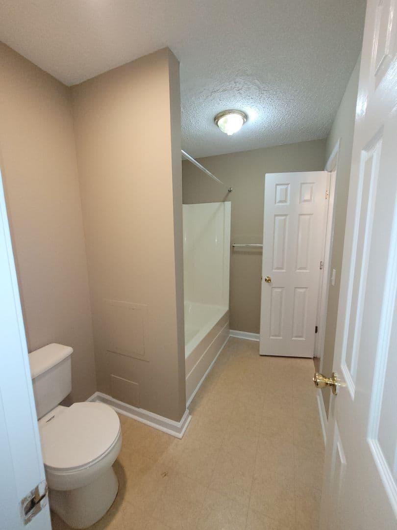 Athens Apartment: 121-123 Mario Circle