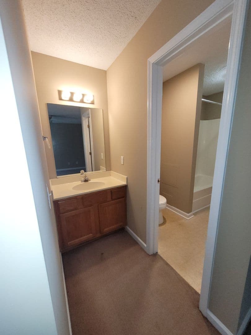 Athens Apartment: 121-123 Mario Circle