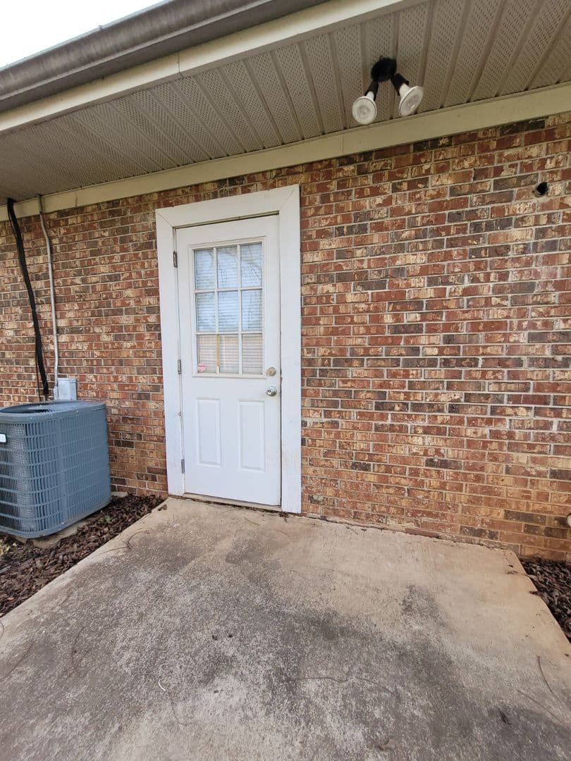 Danielsville Apartment: 70 Hwy 98 East 1
