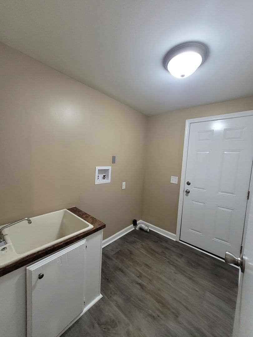 Hartwell House: 462 Pineywoods Drive