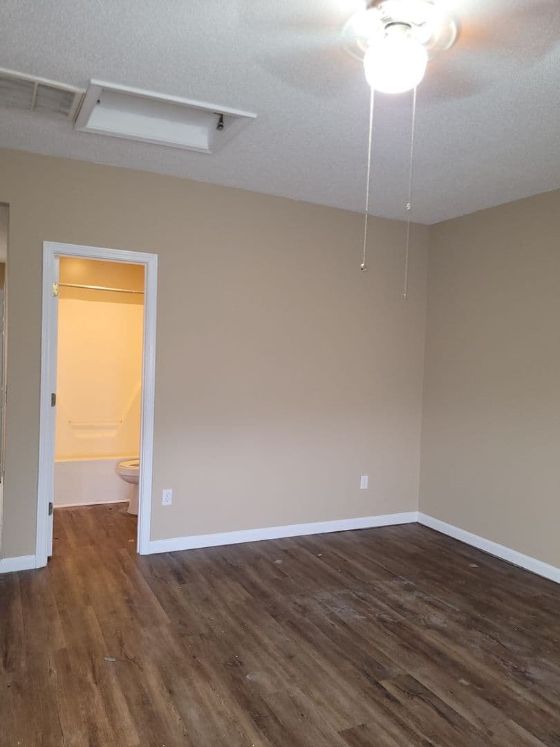 Danielsville Apartment: 70 Hwy 98 East 1