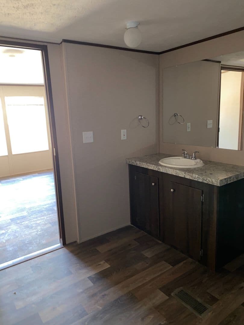 Colbert Apartment: 174 Valley Road