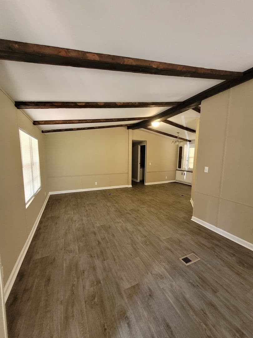 Hartwell House: 462 Pineywoods Drive
