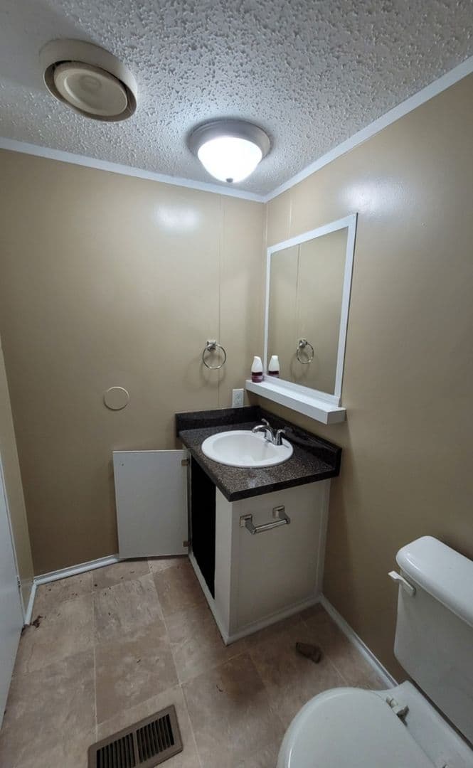 Colbert Apartment: 3355 Hardman Morris Road