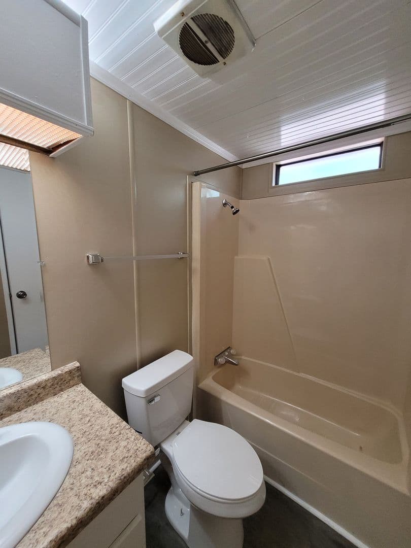 Hartwell House: 462 Pineywoods Drive