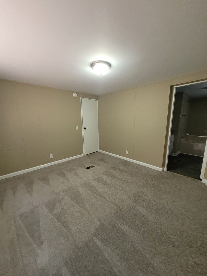 Hartwell House: 462 Pineywoods Drive