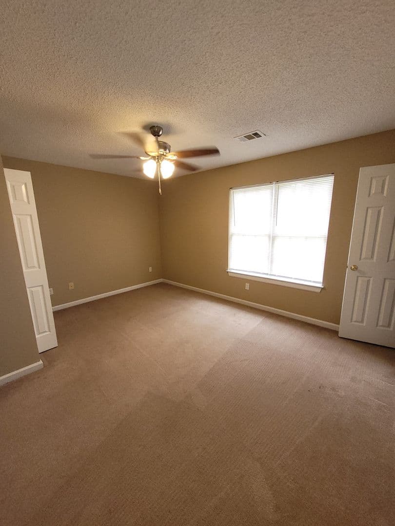 Athens Apartment: 121-123 Mario Circle