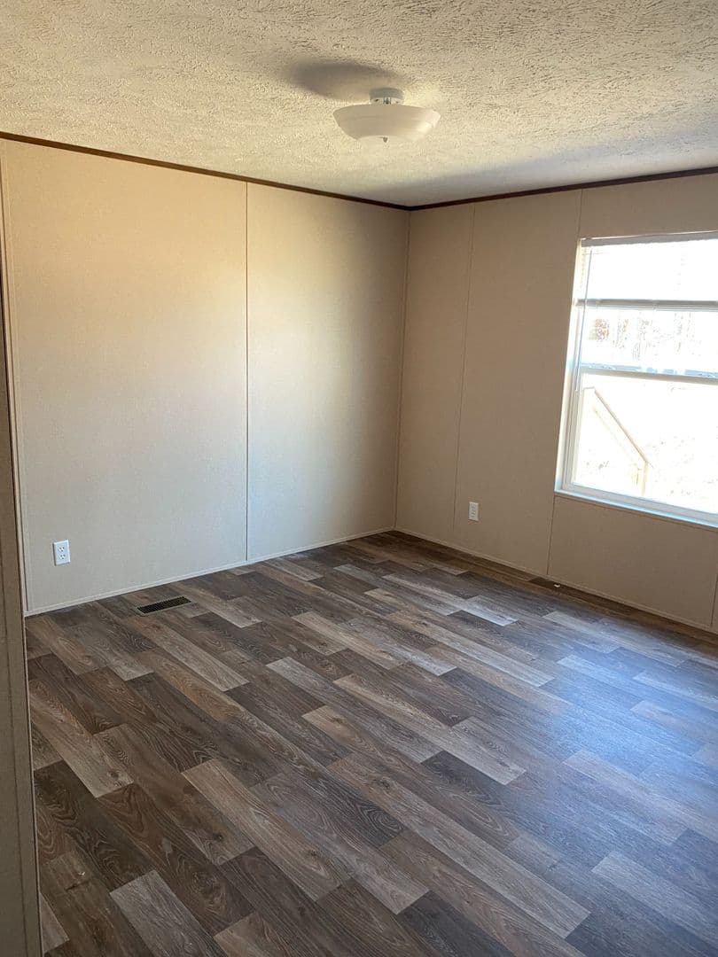 Colbert Apartment: 174 Valley Road