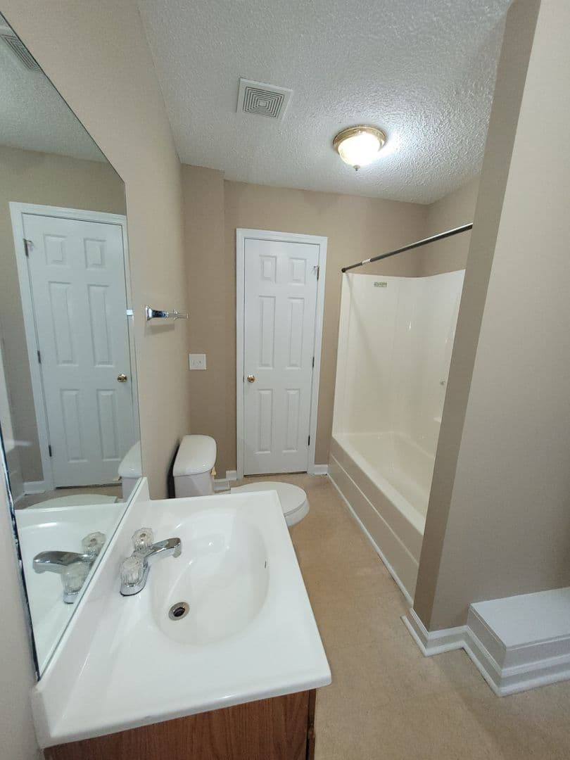 Athens Apartment: 121-123 Mario Circle