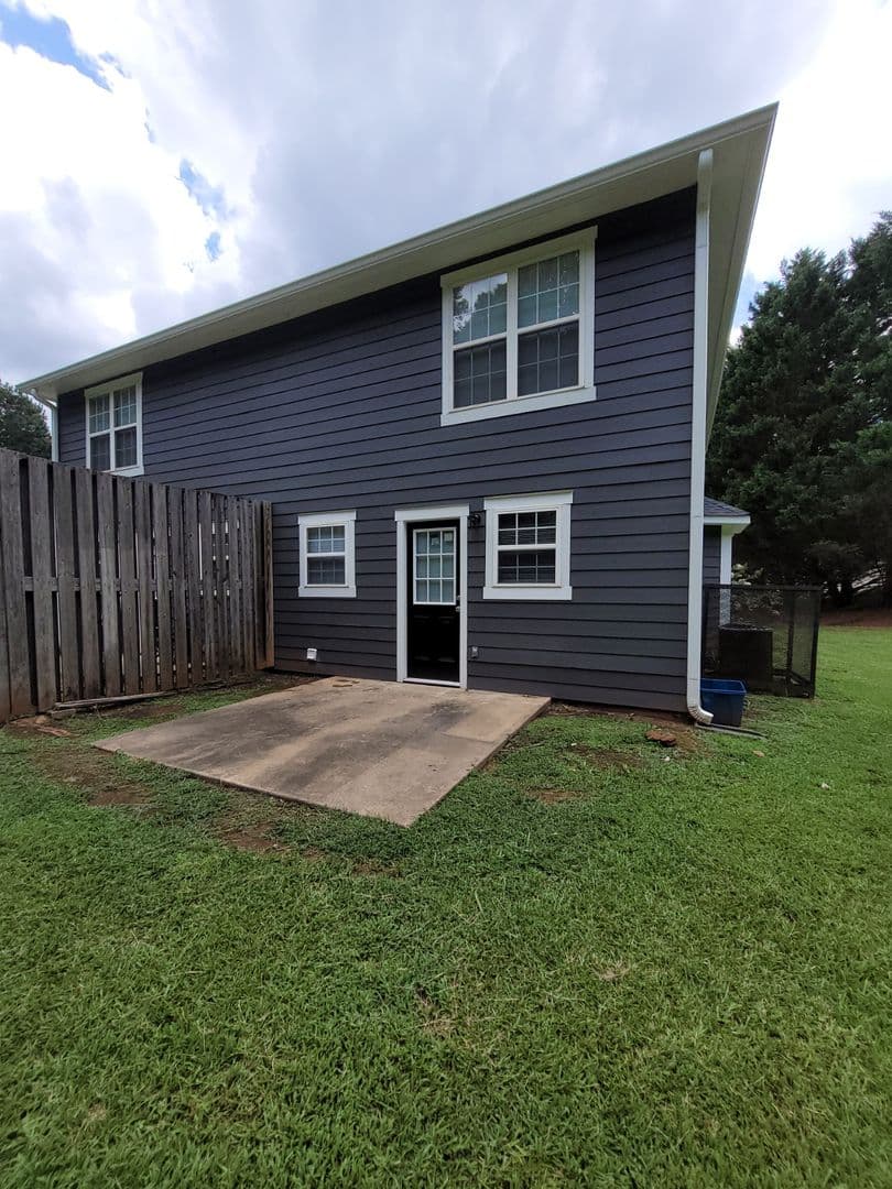 Athens Apartment: 121-123 Mario Circle