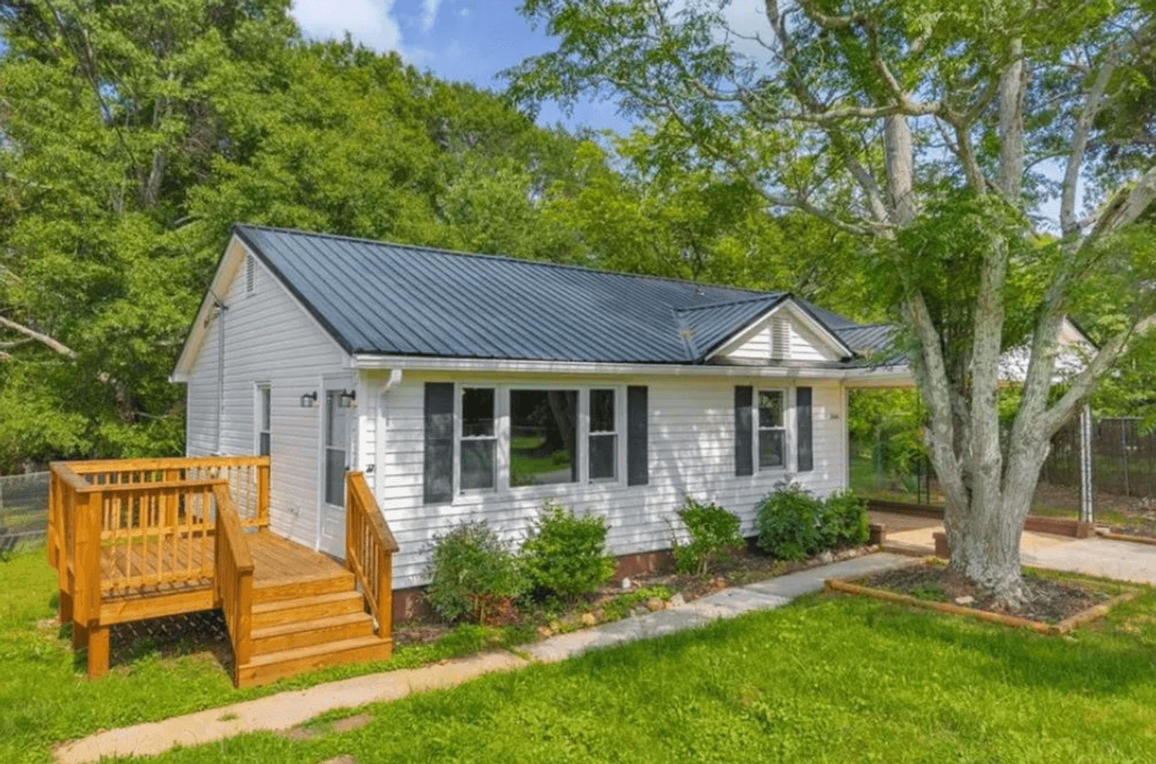 Lavonia House: 266 Randall Street