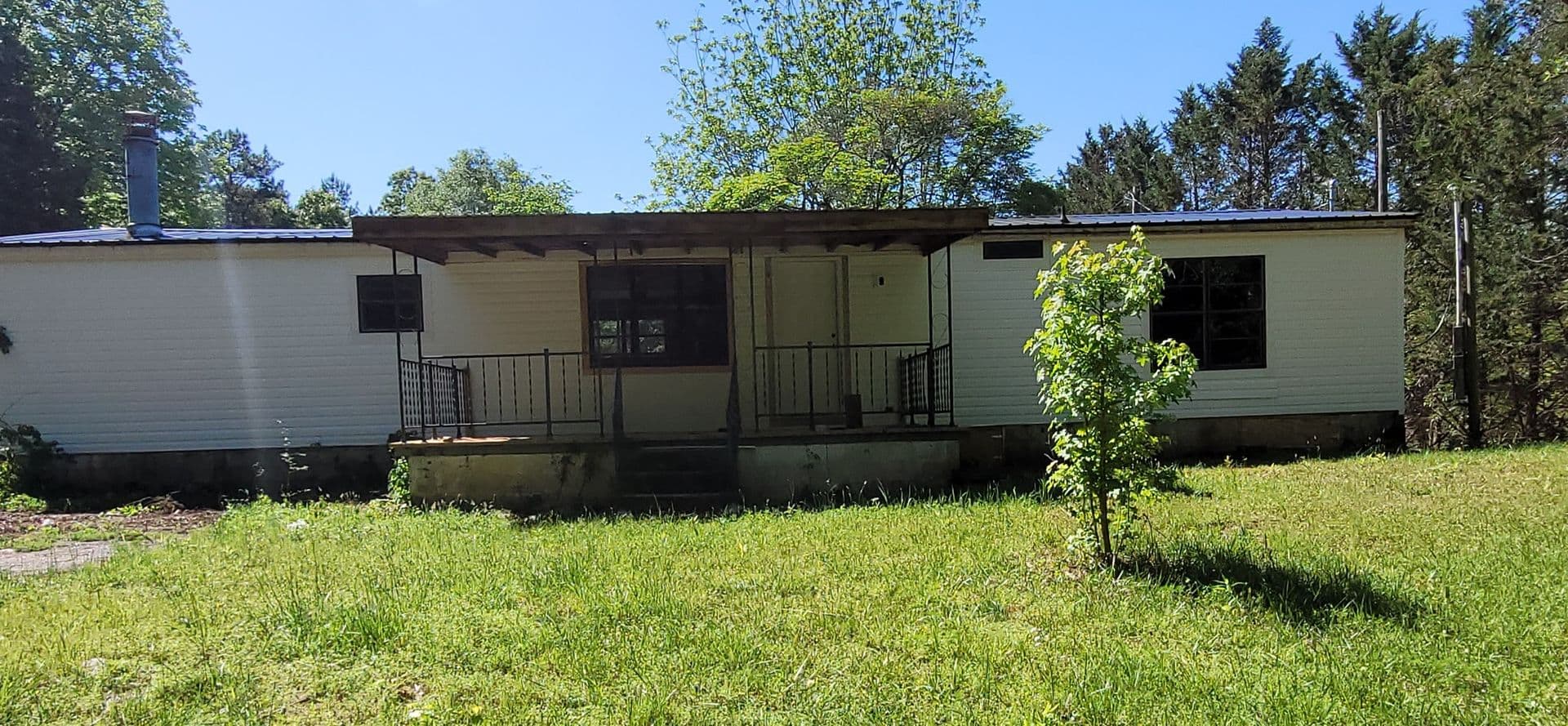 Hartwell House: 462 Pineywoods Drive
