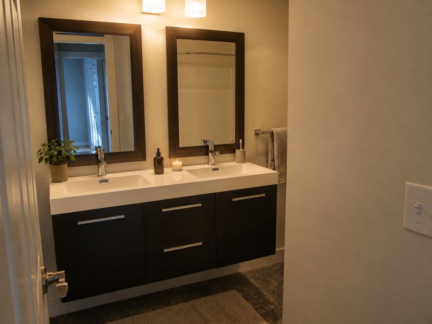 McFarland Apartment: 4705-4711 Siggelkow Rd