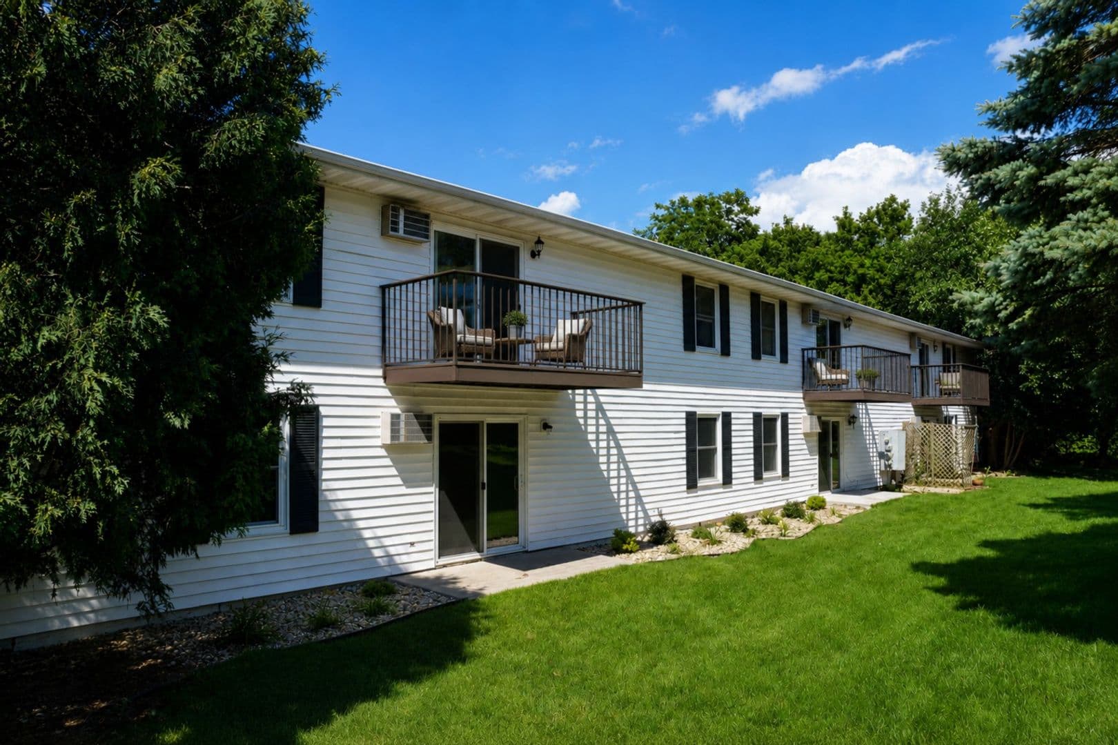 Oregon Apartment: 205-233 Walnut Street